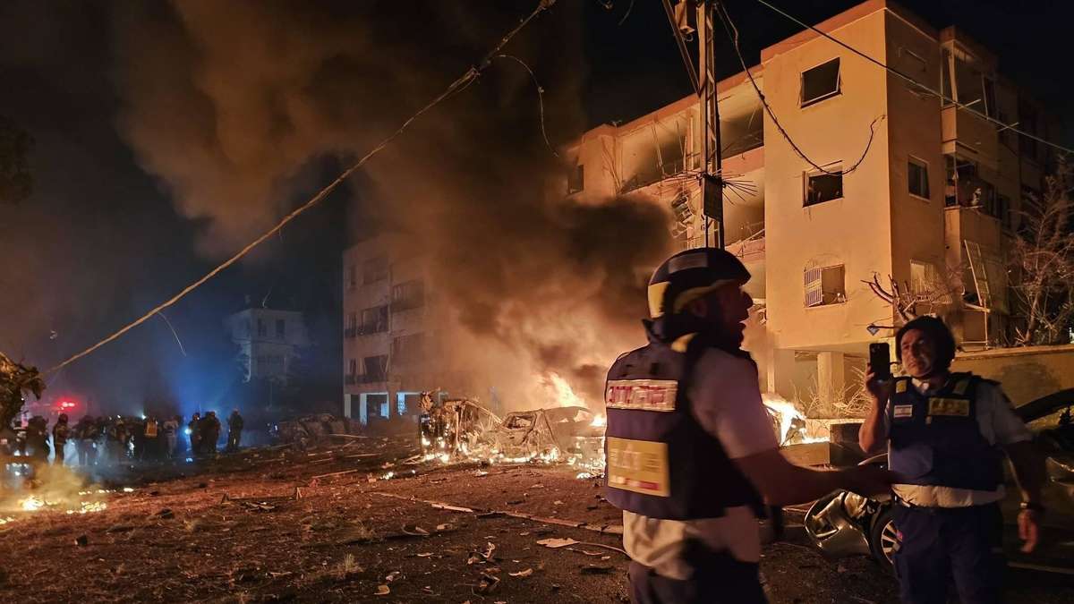 Iranischer Geheimdienst-Chef getötet worden – Verletzte nach Raketeneinschlag in Israel