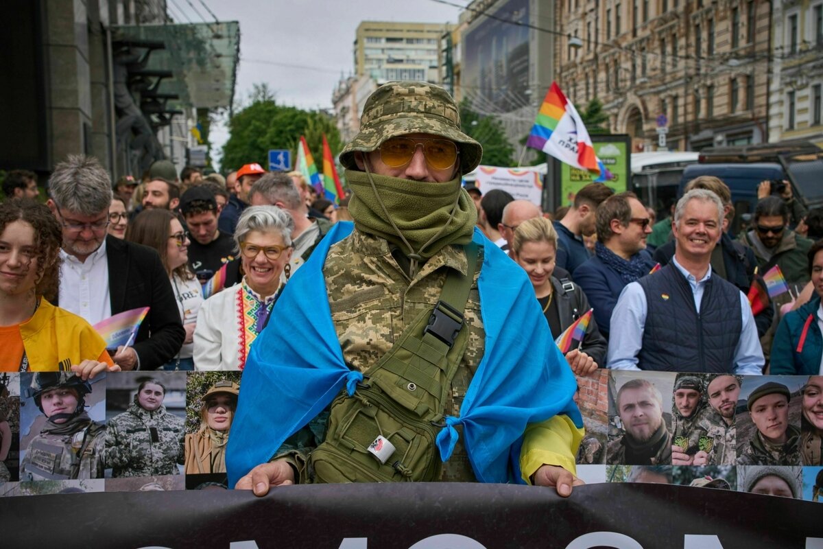 LGBTIQ+ in der Ukraine: Unter Beschuss von außen und innen