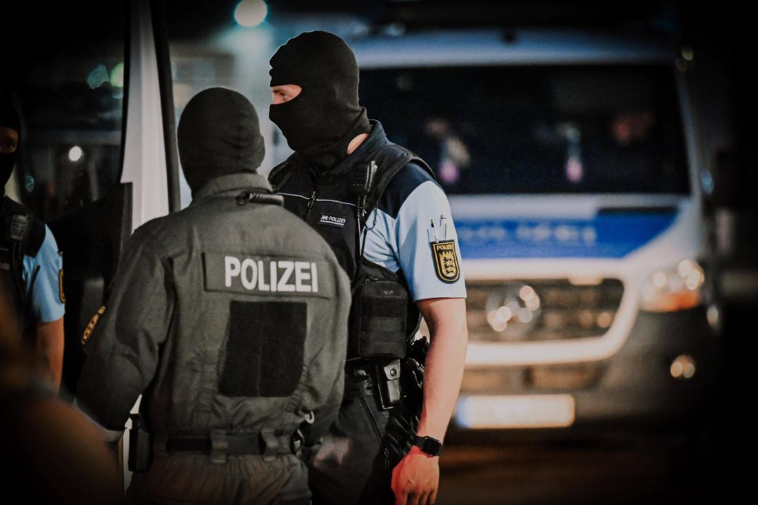 Ein 35-jähriger Rumäne, der in mehreren Bundesländern gesucht wurde, ist gefasst. Die Justiz hat bereits Pläne für ihn. (Symbolbild)