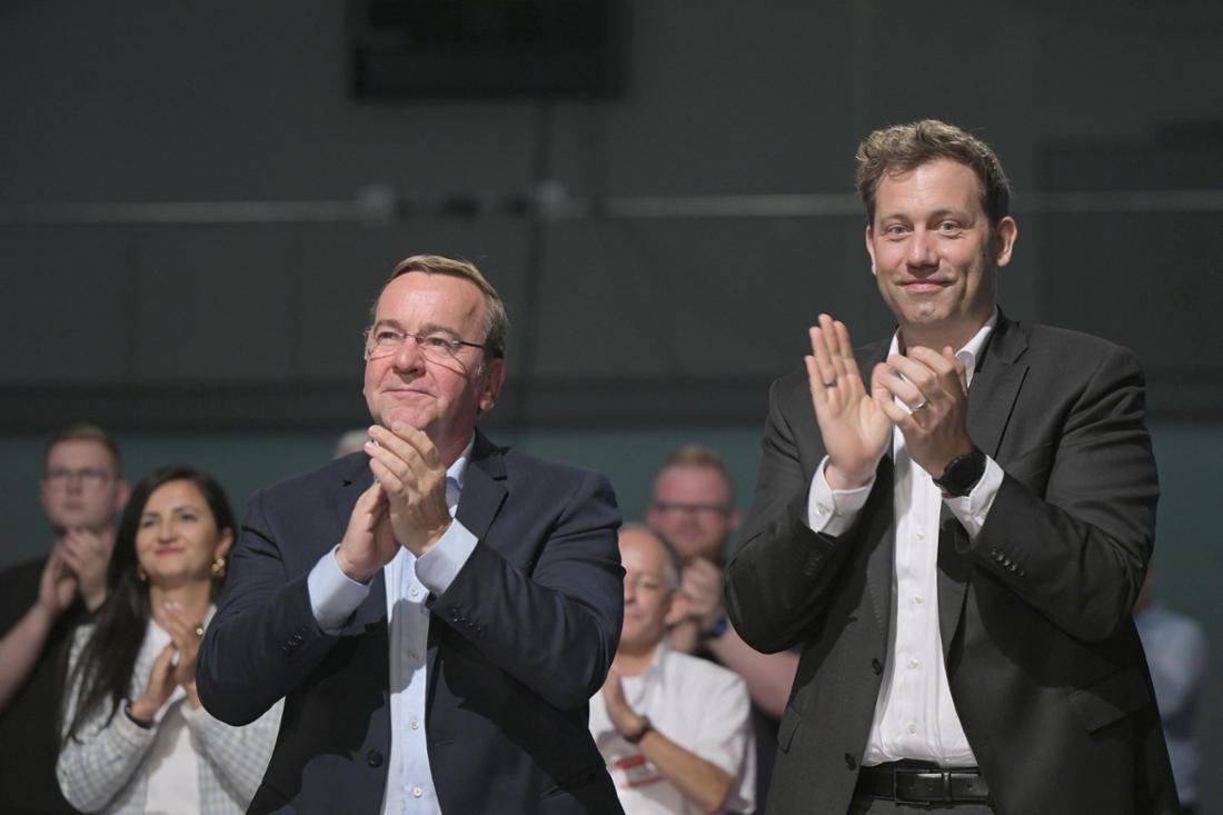 Beim SPD-Parteitag wollen die Delegierten nicht alles beklatschen, was SPD-Chef Lars Klingbeil (r.) und Minister Boris Pistorius fordern.