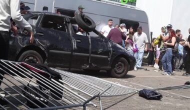 Unfall bei Autoshow in Echterdingen: 5 Verletzte nach Sprung über Rampe | Regional