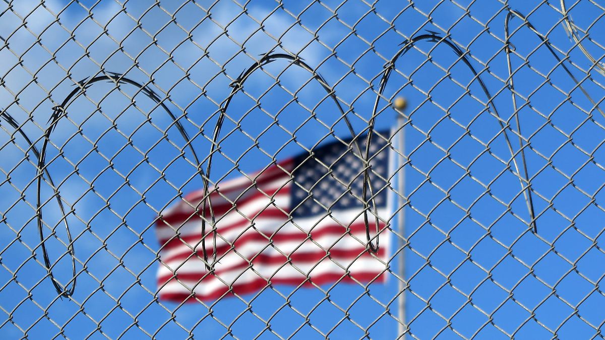 Der Tag: Berichte: USA wollen Tausende Ausländer nach Guantánamo bringen
