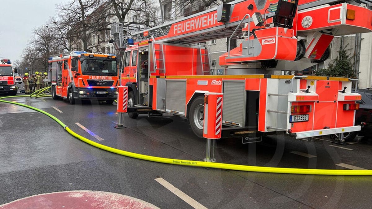 Die Feuerwehr rückte an der Wollankstraße an.