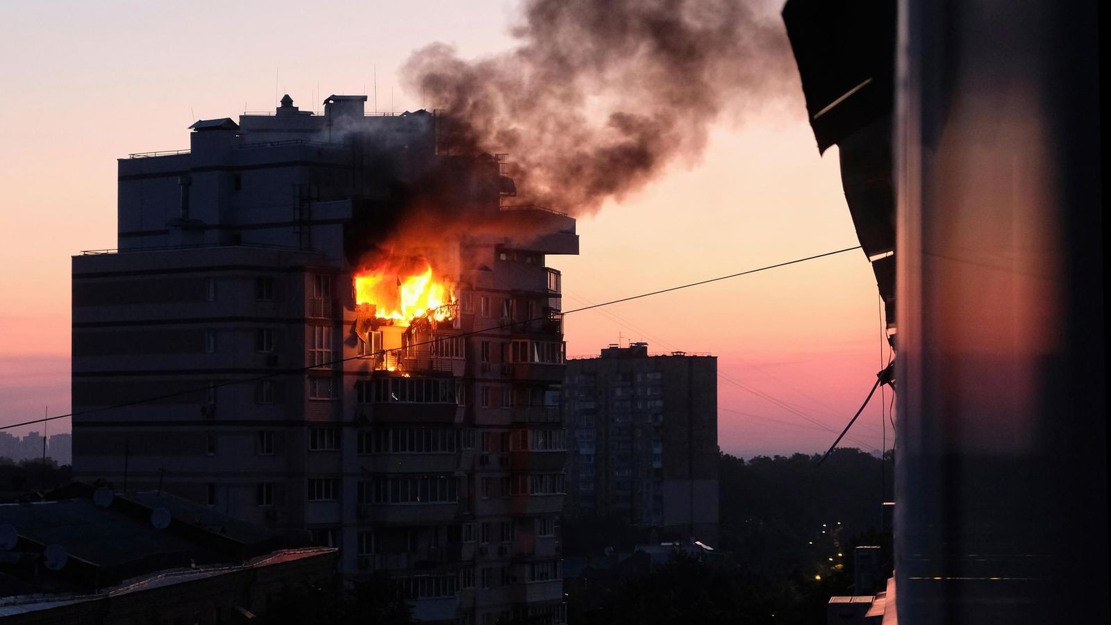Russland überzieht Kiew mit Drohnenangriffen – Explosionen zu hören