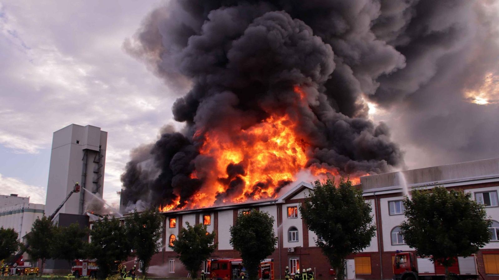 Prignitz: Großbrand in einer Haferflocken-Fabrik