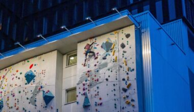 Frau (54) stürzt in Kletterhalle in den Tod