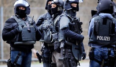 SEK-Einsatz in Köln - Mann mit Machete in Wohnung festgenommen - Panorama