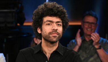 "NDR Talk Show": Als Noah Becker seine Socken zeigt, erntet er Applaus
