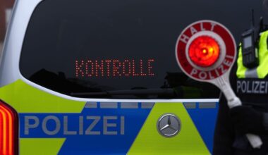 Verkehrskontrolle ignoriert: Nach actionreicher Flucht: Motorradfahrer in Lebensgefahr
