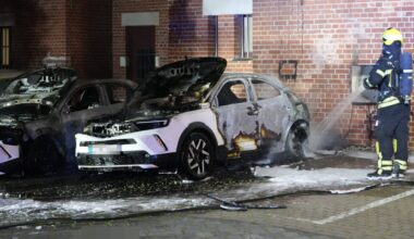 Leipzig: Feuerwehr löscht mehrere Autobrände | Regional