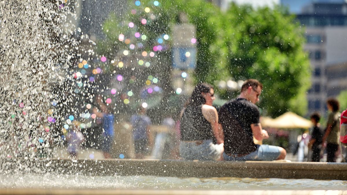 Der Tag: 12 Millionen Deutsche leiden unter Hitze - Große Sorgen in Magdeburg und Frankfurt am Main