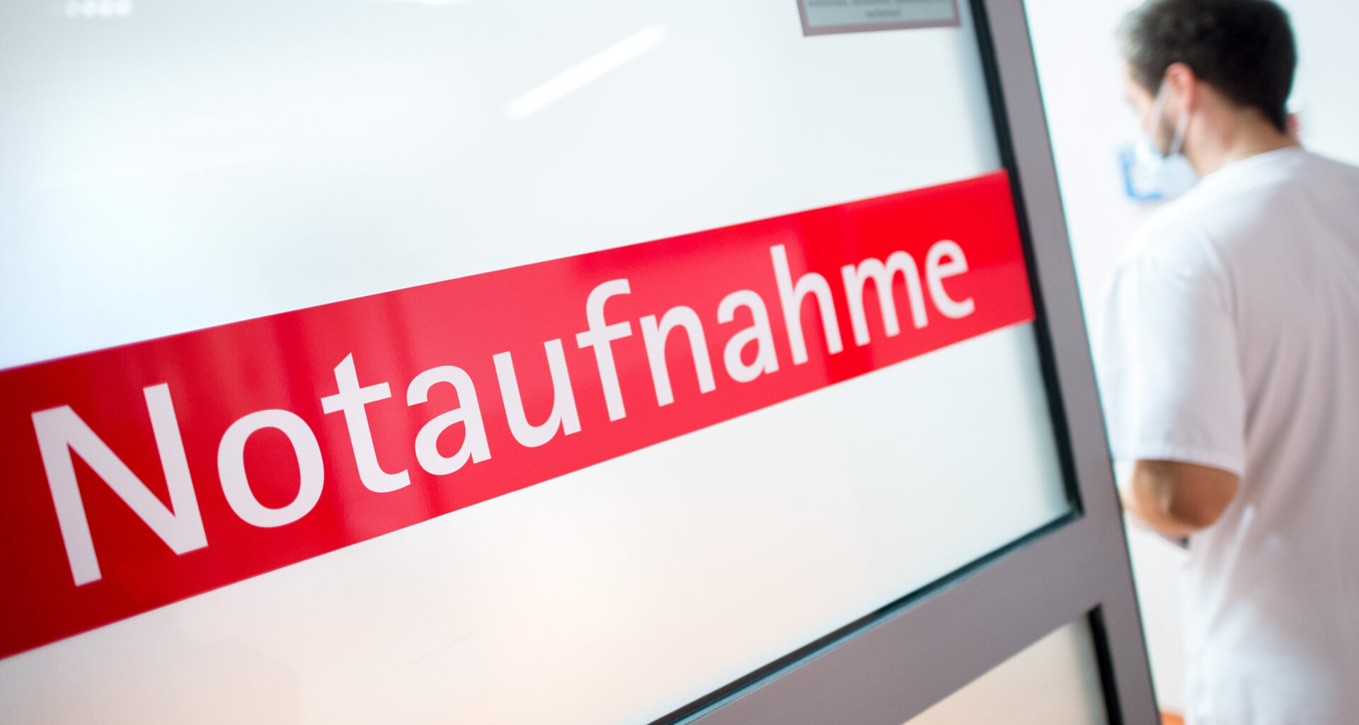 Braunschweig: Tödlicher Kreisel-Crash – Rollerfahrer stirbt nach Bein-OP