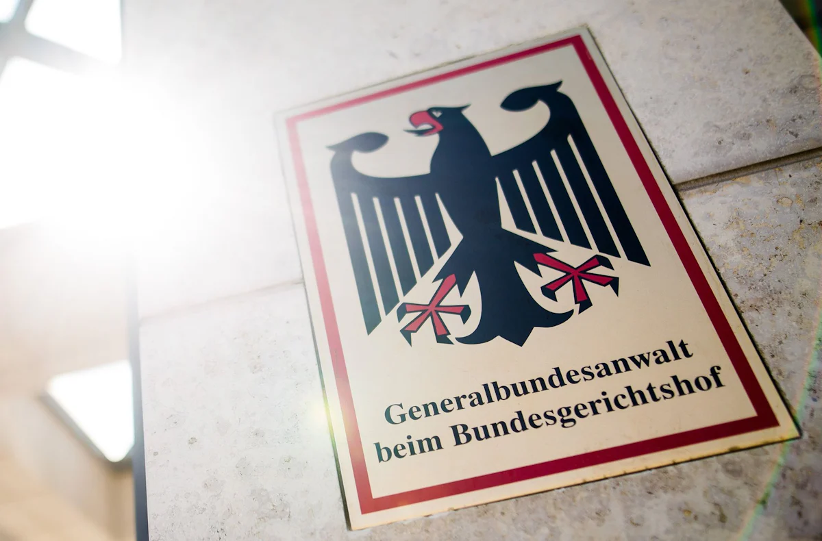 Bundesanwaltschaft - Mutmaßlicher IS-Unterstützer in Karlsruhe vorgeführt - Panorama