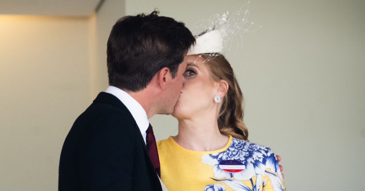 Überrumpelt? Beim Küssen ist Prinzessin Beatrice nicht bei der Sache
