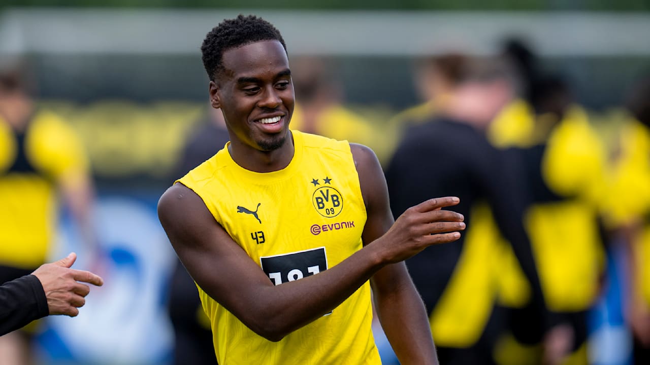 „Mir hat einer in Dortmund gesagt ...“: Rätsel um Bayern & Gittens | Sport