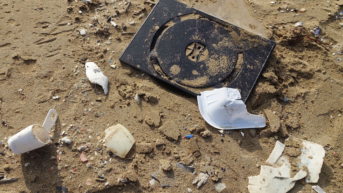 90 Prozent unter dem Sand: Hawaiis malerische Strände sind voller "unsichtbarem" Plastikmüll
