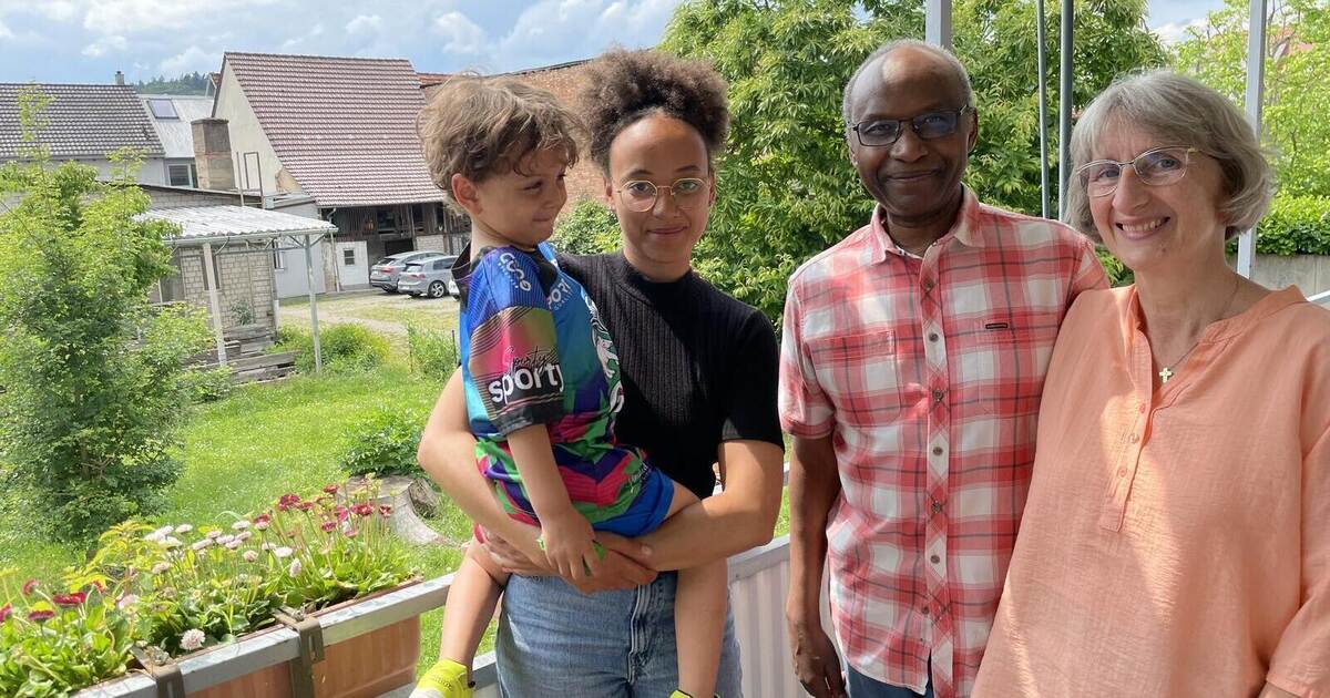 Nach Herzinfarkt auf dem Bahngleis: Remchinger und seine Familie sind dankbar für die Hilfsbereitschaft - Region