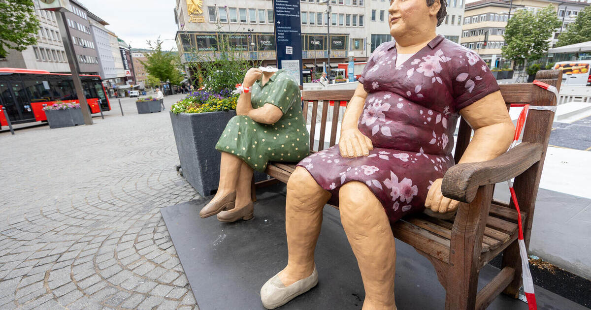 Achtung, vermisst: Geköpfte Skulptur am "Leo" erinnert an die verschwundenen Drei Grazien - Pforzheim