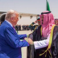 Saudi-Arabien ist seit Jahren das größte Empfängerland von Rüstungsgütern aus den USA. Während Präsident Trumps Besuch in Riad gibt es neue Zusagen über Käufe in Milliardenhöhe.