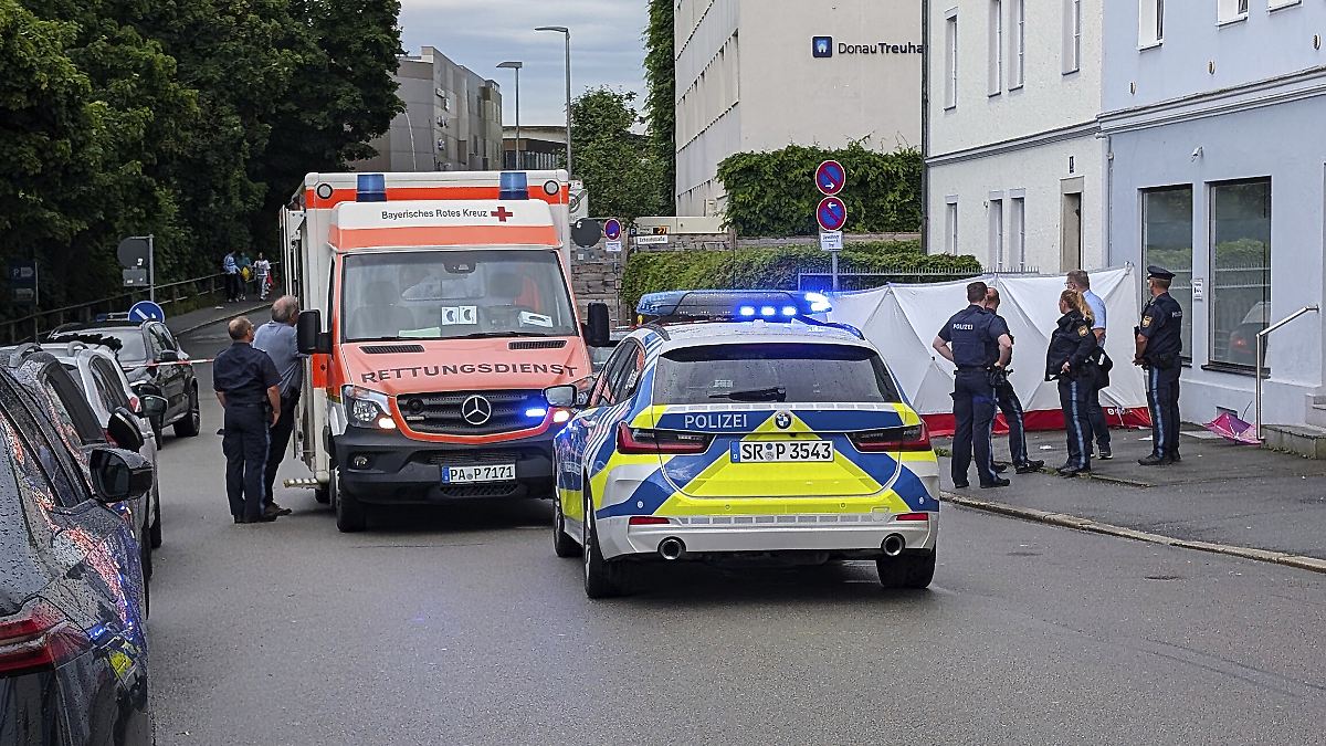 Fahrer festgenommen: Mann fährt in Passau mit Auto in Menschengruppe