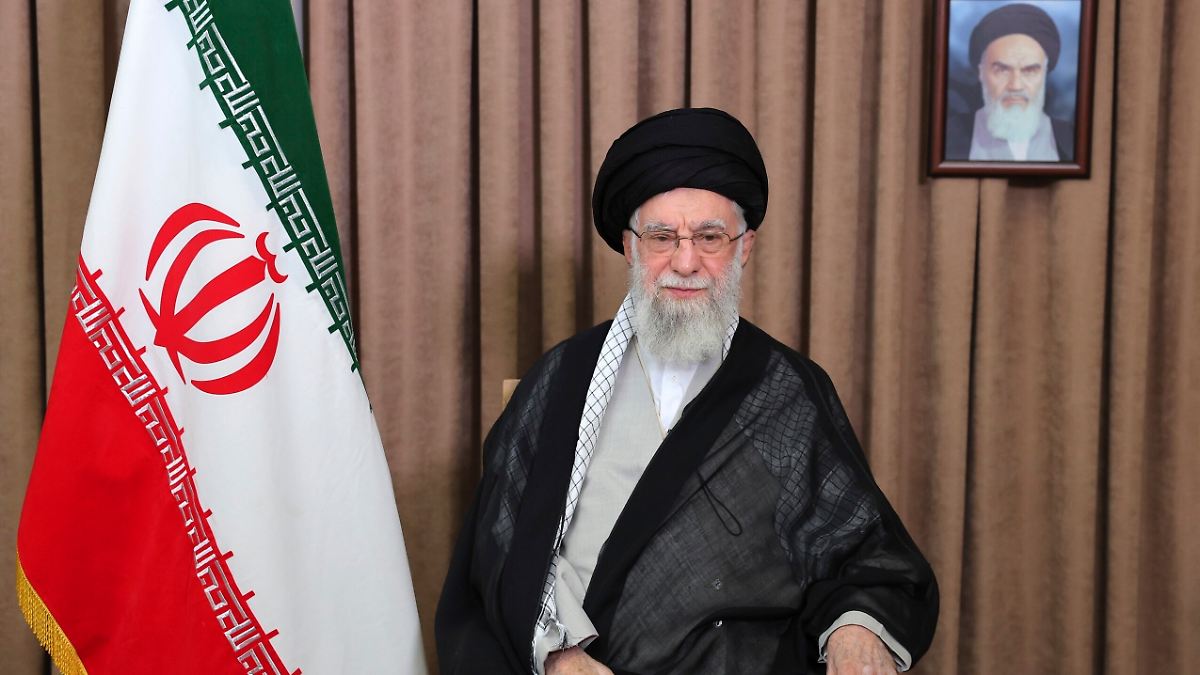 Seit 36 Jahren an der Macht: Wie Irans oberster Führer im Bunker seine Nachfolge plant