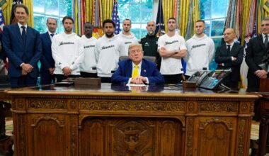 Frauen in der Mannschaft?: Trump sorgt bei absurdem Fußball-Termin für peinlichen Moment