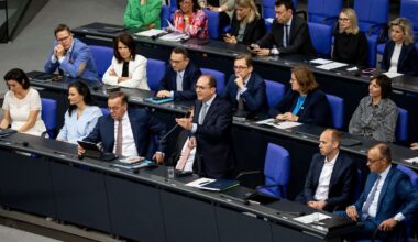 Nach emotionaler Debatte: Bundestag setzt Familiennachzug von Geflüchteten aus