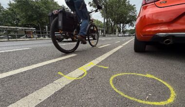 Unbeteiligte Frau stirbt bei Autorennen in Berlin - 30 Meter weit geschleudert