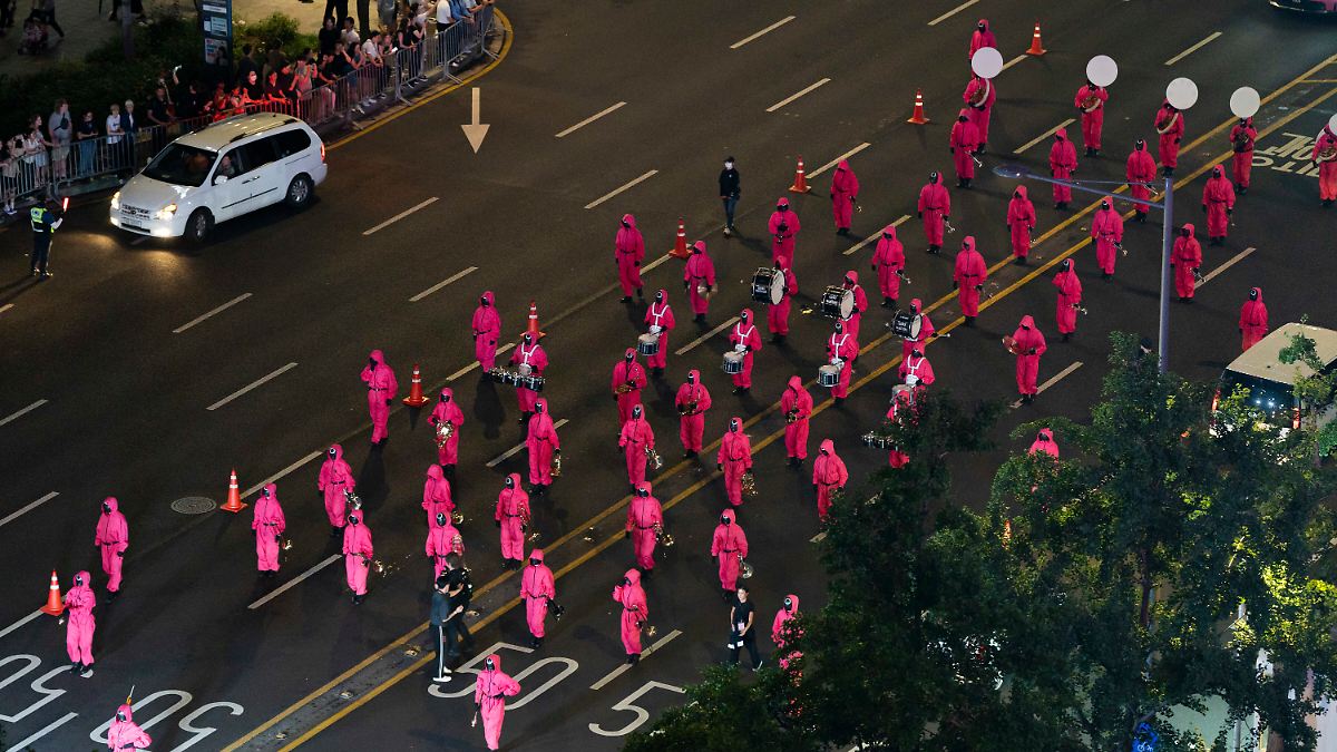 Düstere Dystopie: Fans feiern in Seoul letzte Staffel von "Squid Game"