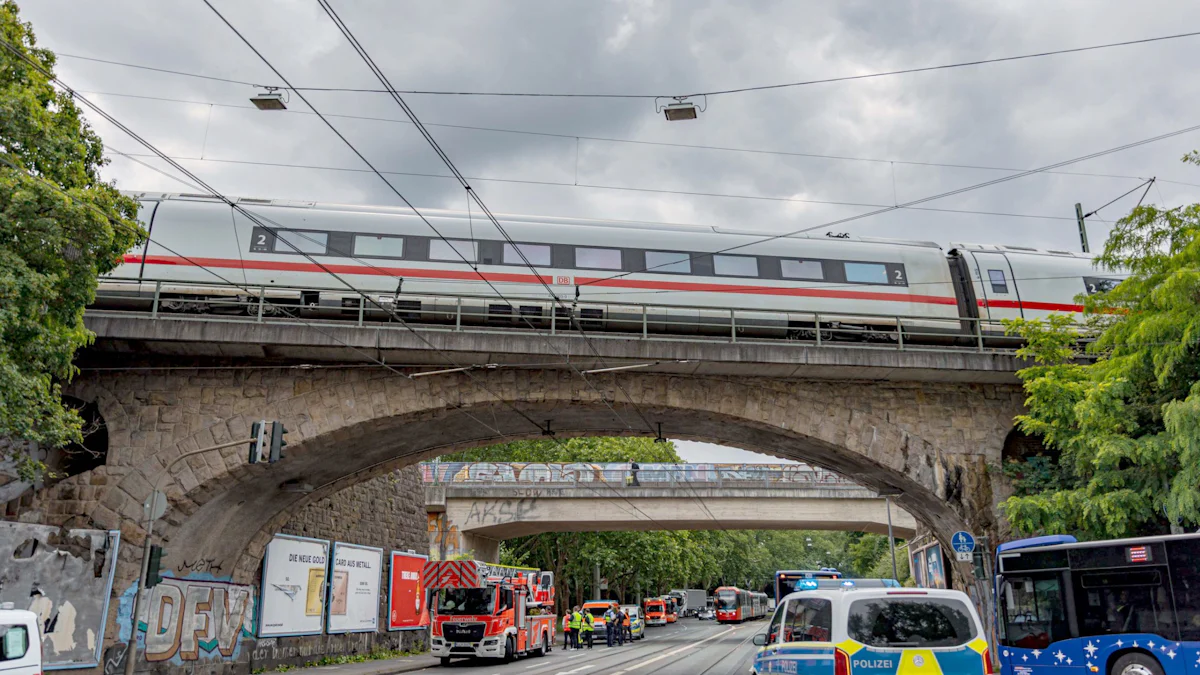 Deutsche Bahn: Defekter ICE - Passagiere müssen stundenlang im Zug ausharren - Panorama