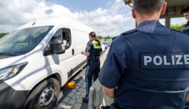 Im Kreis Karlsruhe - Mann rastet bei Kontrolle aus und attackiert Polizisten