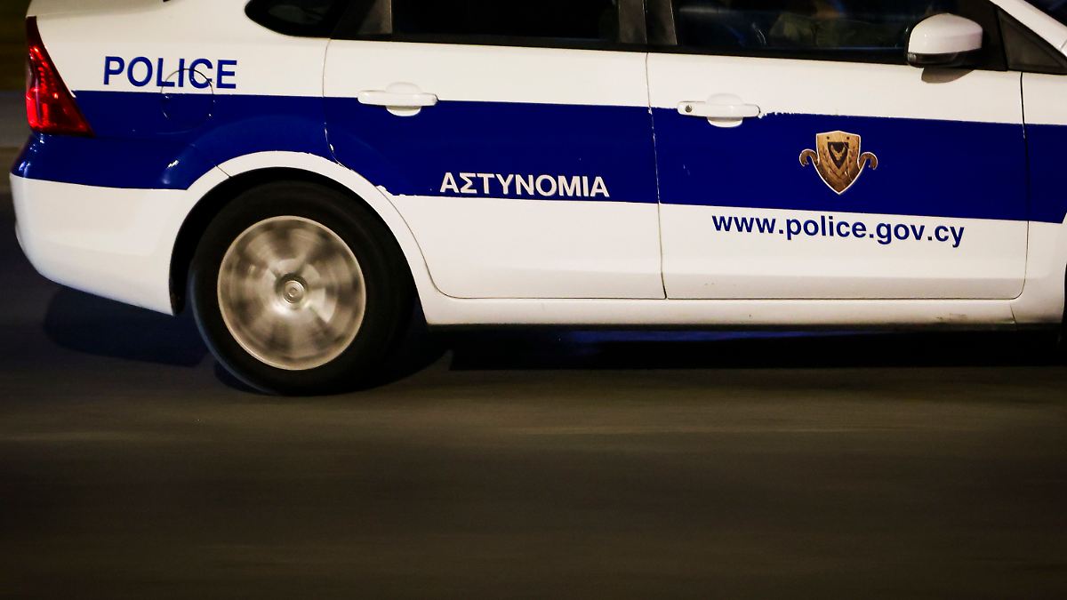 In flagranti auf dem Feld: Polizisten beim Liebesspiel auf Zypern gefilmt