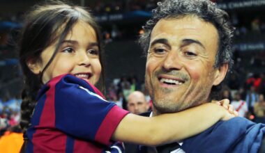 Barcelonas Cheftrainer Luis Enrique und seine Tochter Xana feiern nach dem Sieg im UEFA Champions League-Finale zwischen Juventus FC und dem FC Barcelona im Olympiastadion in Berlin (2015)