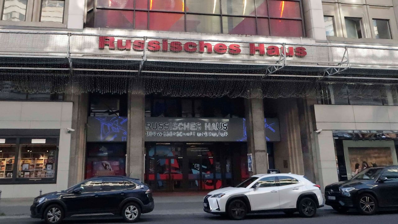 Kreml-Propaganda-Zentrale: Bund zahlt 70.000 Euro im Jahr für das „Russische Haus“ | Politik