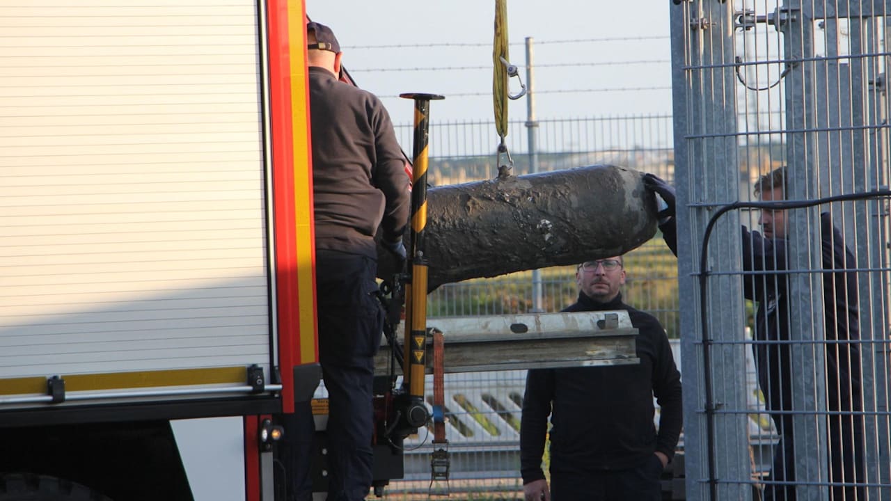 Hamburg: Feuerwehr entschärft britische Fliegerbombe | Regional