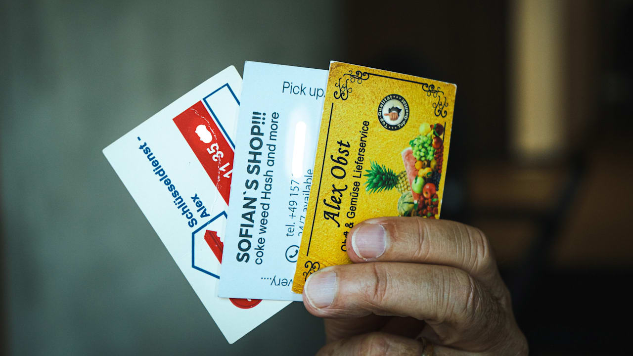 Neuer Dreh im Drogenverkauf: Dealer werben jetzt mit Visitenkarten | Regional