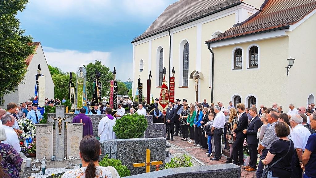 Große Trauergemeinde nimmt Abschied von Helmut Tränkl