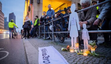 Unfall in Berlin mit zwei Toten: 84 Jahre alter Fahrer vor Gericht - Panorama