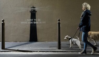 Street-Art-Sensation: Banksy malt statt Bild einen Schatten | Leben & Wissen