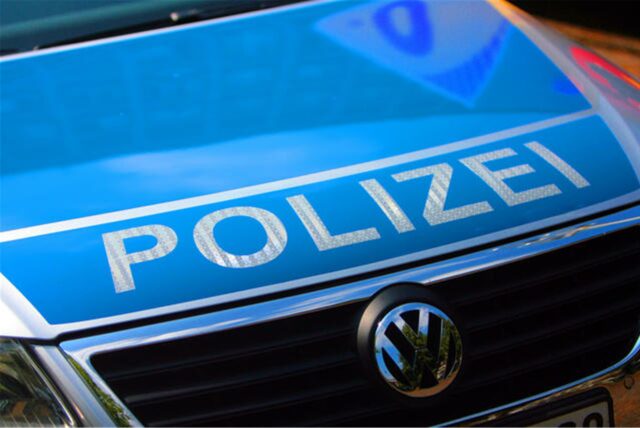 Nach einem Unfall auf dem Lidl-Parkplatz an der Droote in Scharnhorst sucht die Polizei Zeugen.