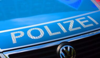Polizei sucht flüchtiges Auto nach Sturz auf Lidl-Parkplatz