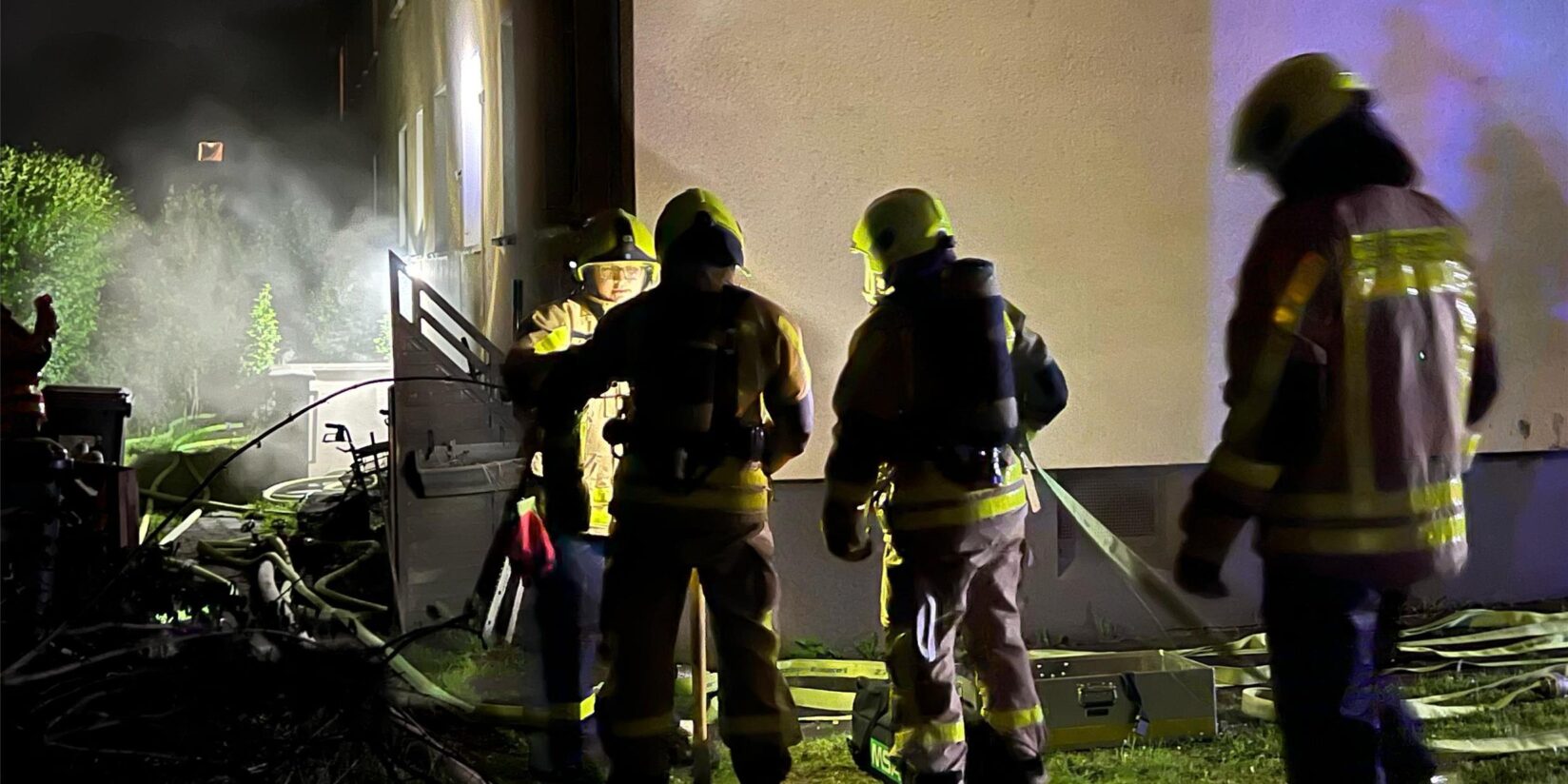 Frau drängt bei Kellerbrand zurück ins Haus