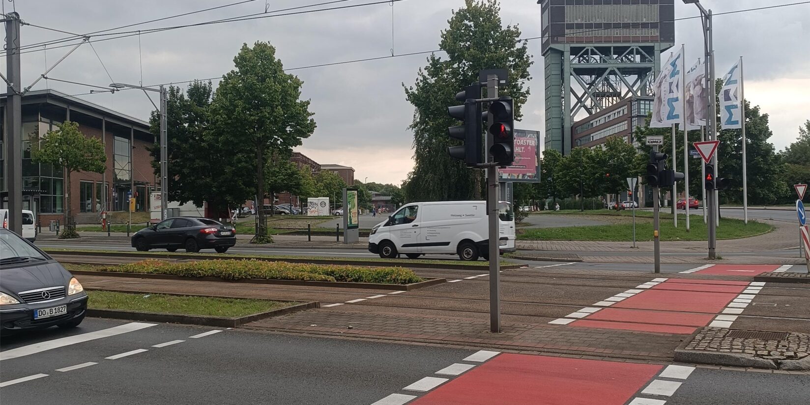 Rote Radwege in Eving: Stadt nennt zahlreiche Markierungsbeispiele