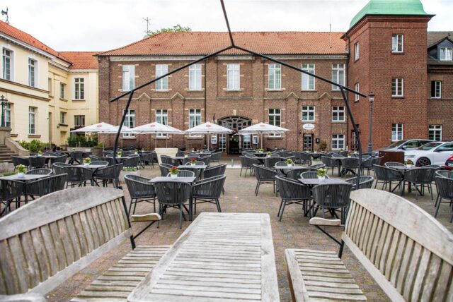 Die Terrasse am Schlosshotel Westerholt.