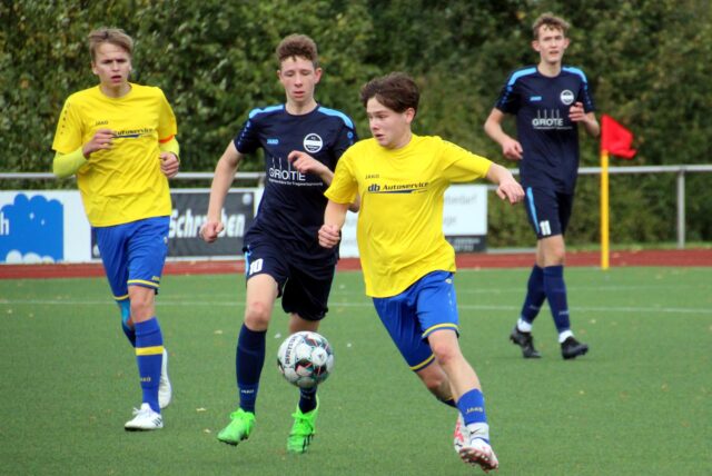 Duell um den Ball.