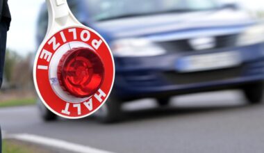 Polizei stoppt nach Unfallflucht Fahrer unter Drogen