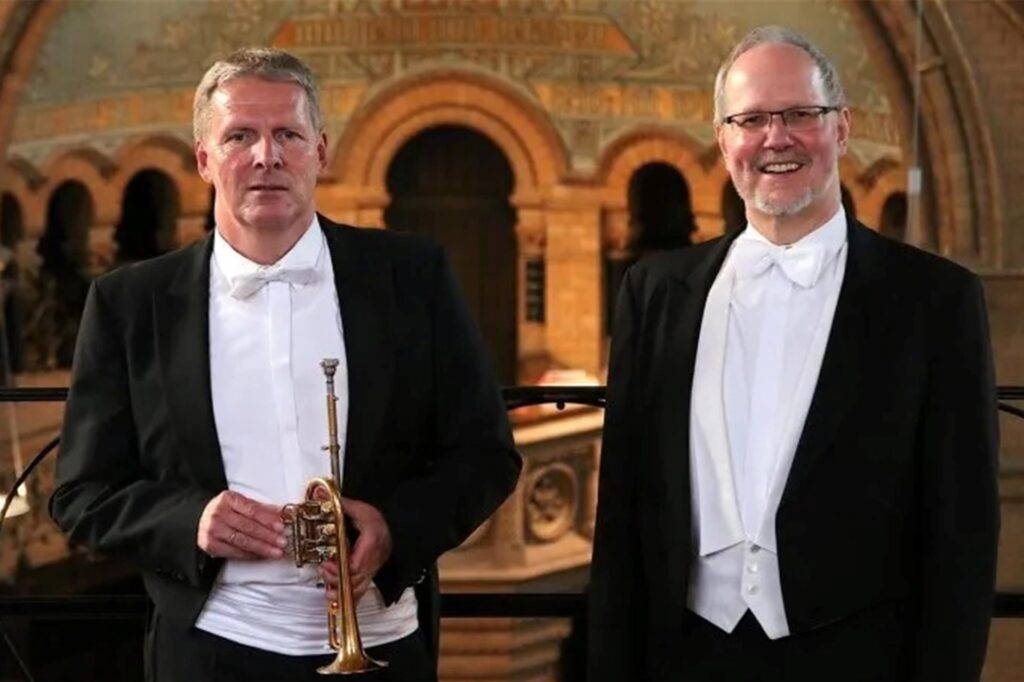 Am Pfingstsonntag gibt es in Westerholt ein Trompetenkonzert von Uwe Komischke (l.) und Konzertorganist Thorsten A. Pech.