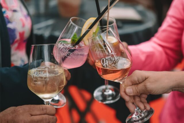 Musik, Essen, Trinken und gute Laune sind Bestandteil des Stadtfestes Castrop kocht über, das jedes Jahr über Fronleichnam in der Castrop-Rauxeler Altstadt stattfindet.