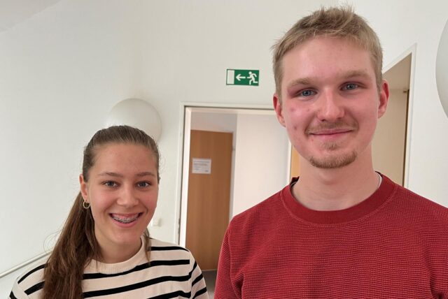 Die beiden IKG-Schüler Jakob Kasprzynski (18) und Emilia Hösche (15) sprachen sich in der Sitzung der Bezirksvertretung Brackel für eine Fahrradzone rund um den Grüningsweg aus.