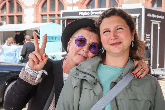 Das Streetfood-Festival lockte Hunderte in die Innenstadt. Auch diese beiden machten einen Ausflug zum Friedensplatz.